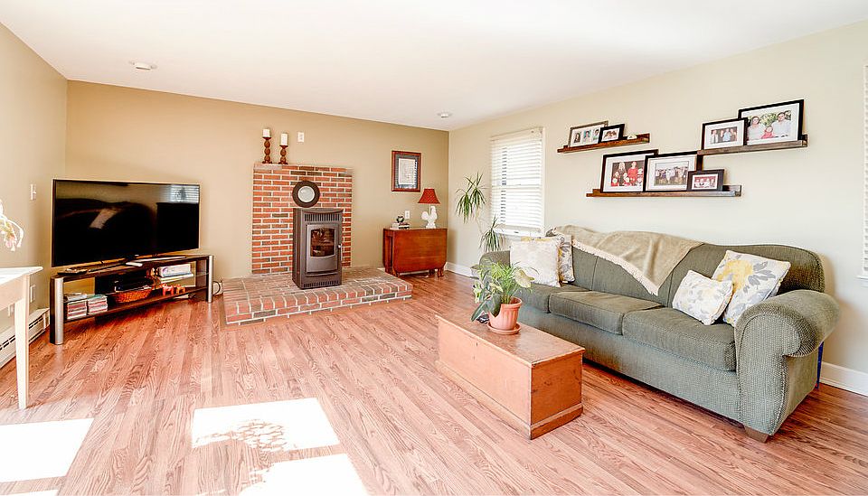 1st image of 10 Spinney Ave