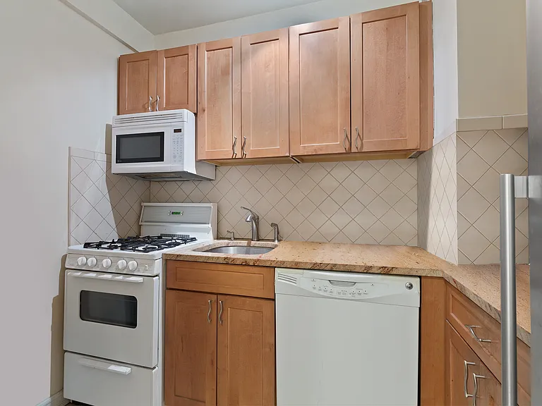 333 E 46th St #7G — Photo 2