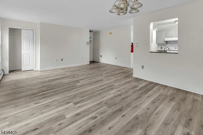 3 bed, 2.0 bath, $2,650 — Photo 3