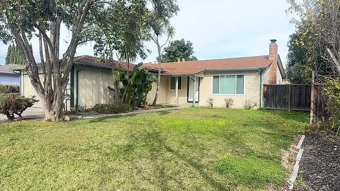 40352 Robin St — Photo 1