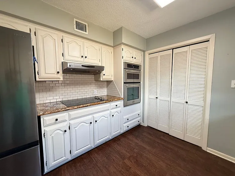 101 Maplewood Dr #26 — Photo 7