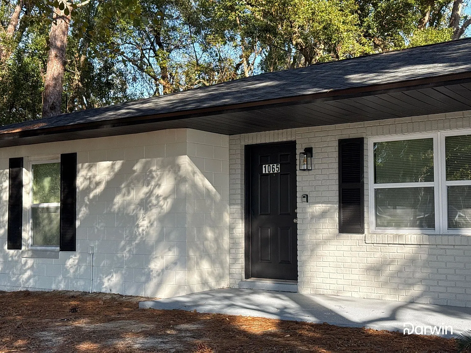 3 bed, 1.0 bath, 1197 sqft, $1,570 — Photo 2