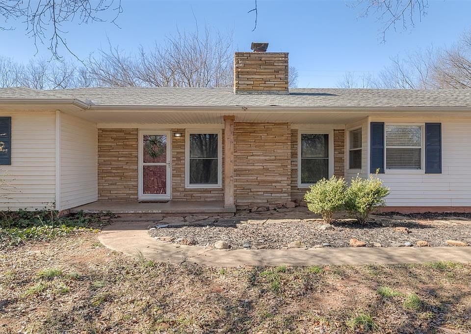 1st image of 321 Landsaw Dr