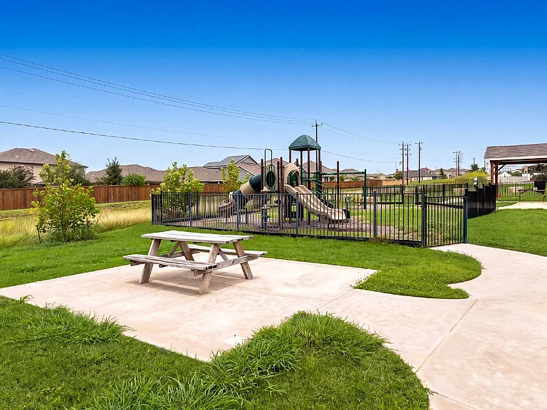 7215 Magnolia Vlg #101 — Photo 34