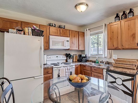 2nd image of 710 N 800 W APT 6