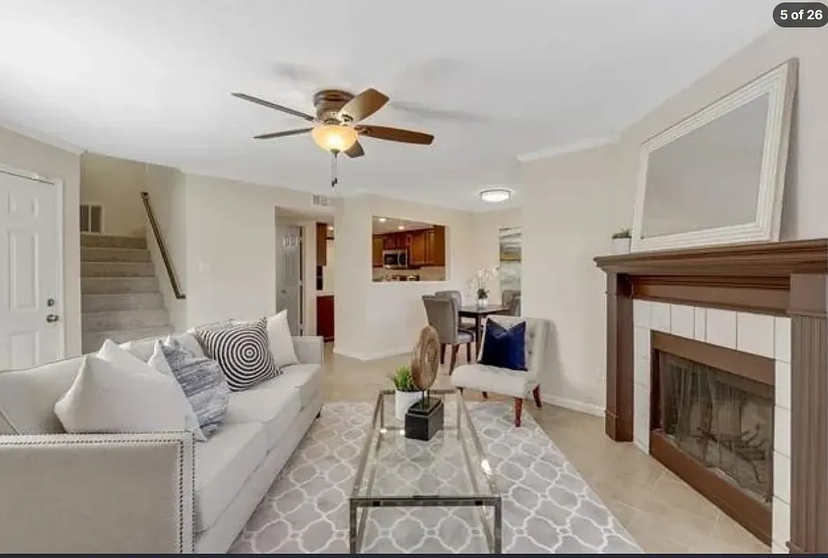 2 bed, 2.5 bath, 1014 sqft, $2,100 — Photo 3