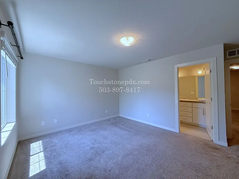 6527 SE Genrosa St — Photo 18