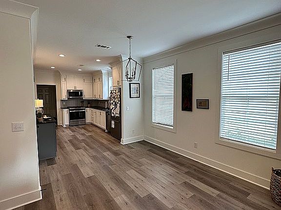 2nd image of 308 Hamilton Ct