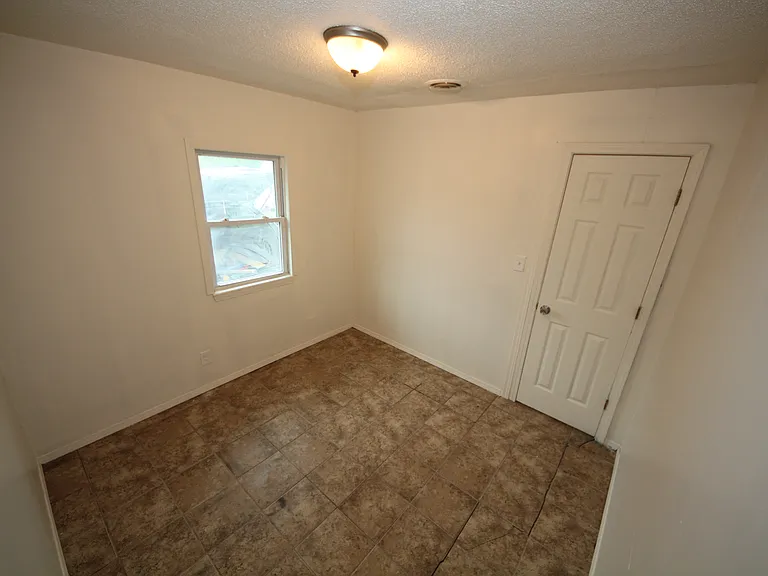 1200 N 50th Ter — Photo 3