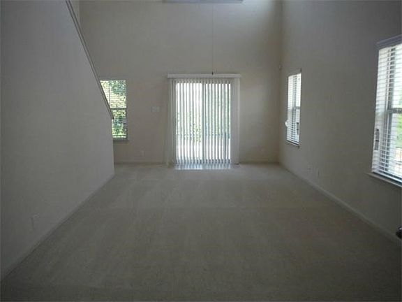 4th image of 1620 Bryant Dr Unit 406