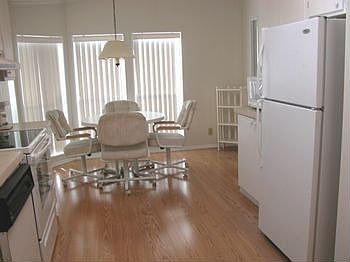Kitchen_Breakfasttable.jpg