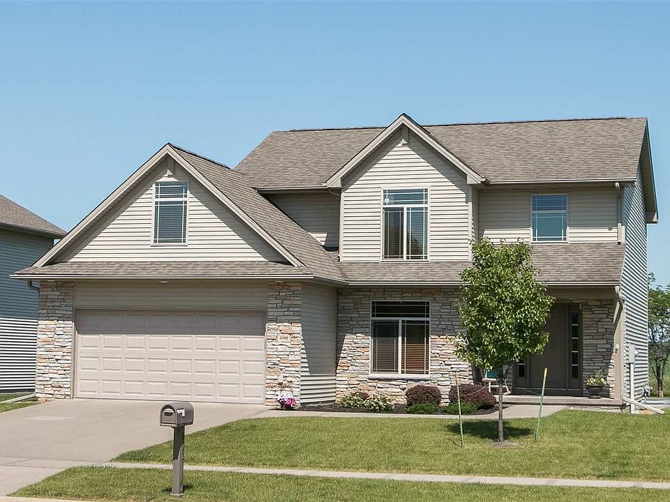 1st image of 690 Strathmoor Dr