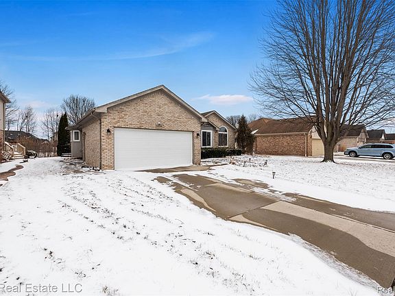 4th image of 53114 Ridgewood Dr