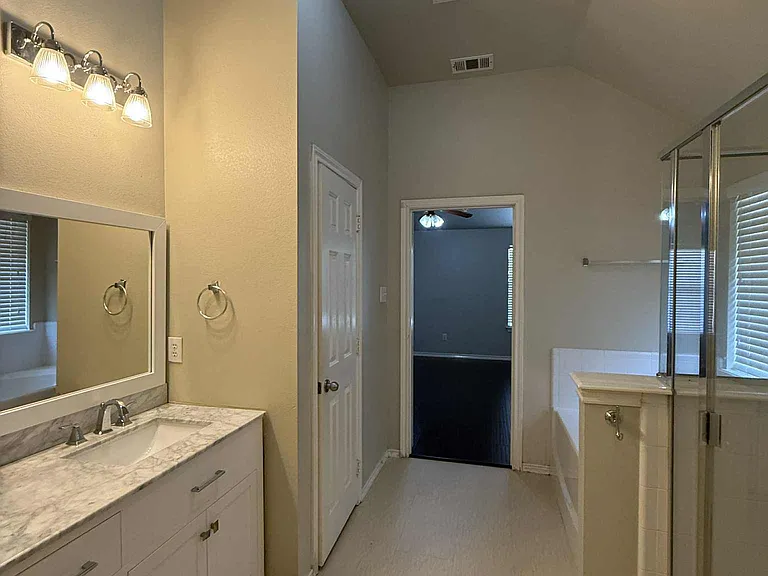 5928 Lantern Ln — Photo 9