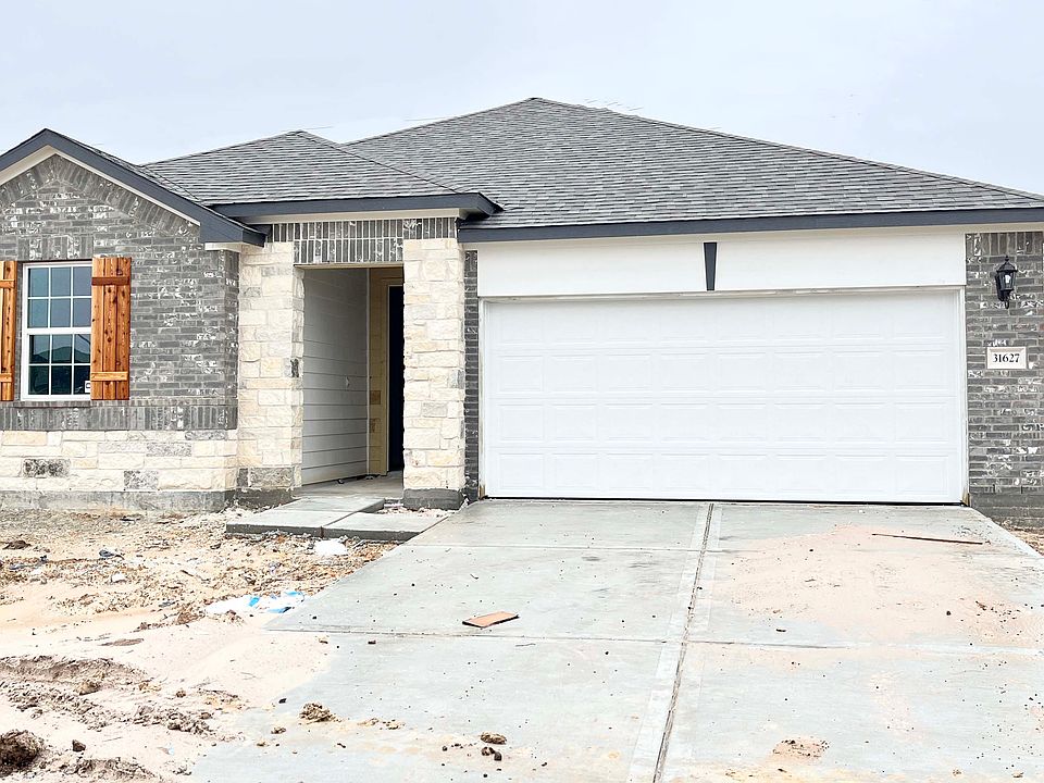Construction progress - exterior of 31627 Autumn Spur Lane