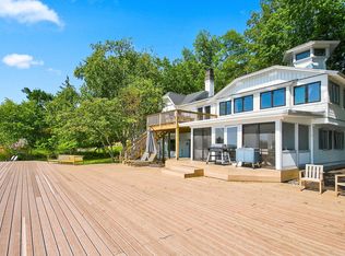 64 Lakeview Dr, Saugatuck, MI 49453