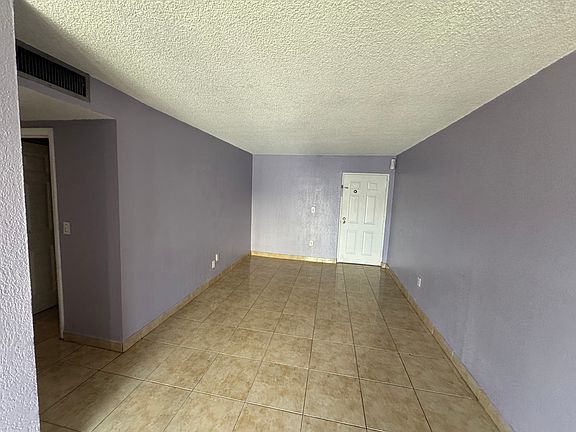 3rd image of 420 NW 12th Ave APT 22