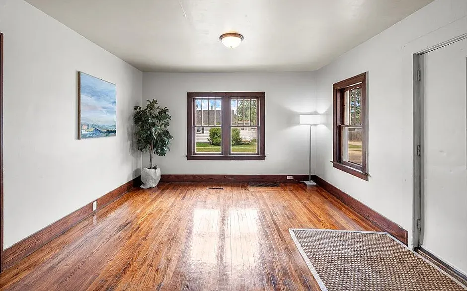 126 E Gardner St — Photo 3
