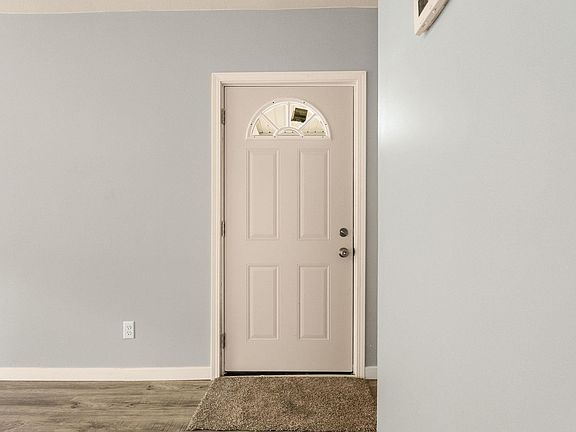 4th image of 321 W Oakridge Ave