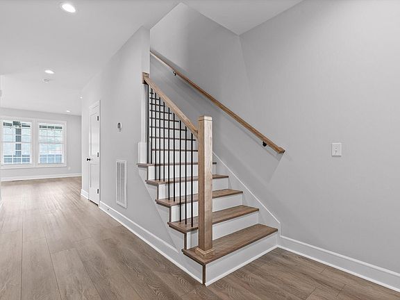 4th image of 570 Shanti Dr