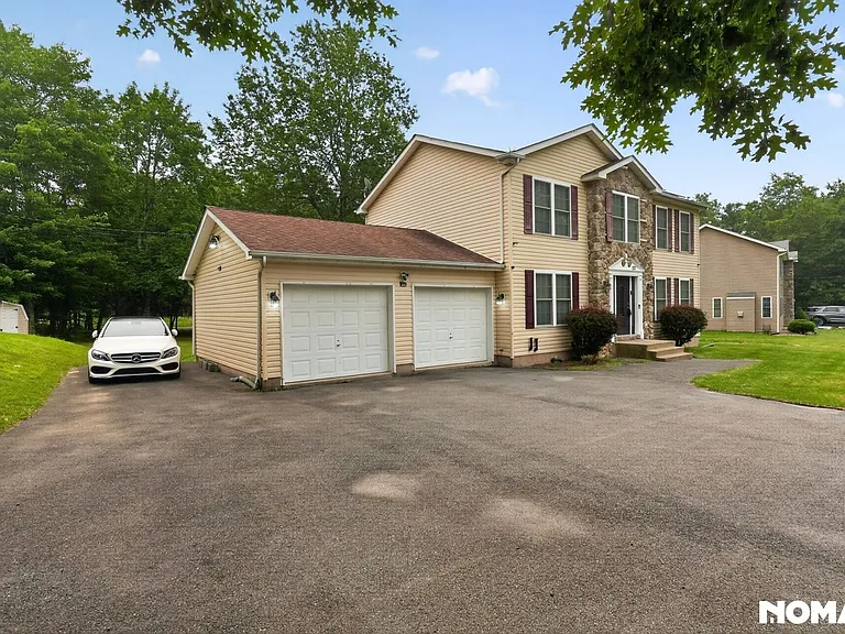 122 Saw Mill Rd — Photo 2