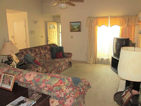 4th image of 125 Goldfinch Ln