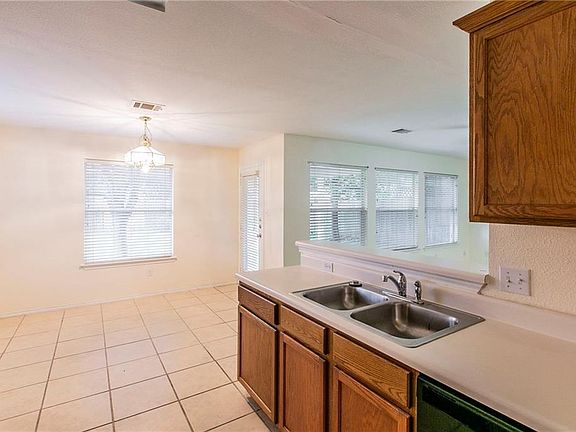 5th image of 15123 Sarahs Creek Dr