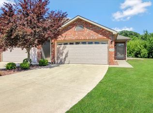 220 Deer Trail Ln, Schererville, IN 46375