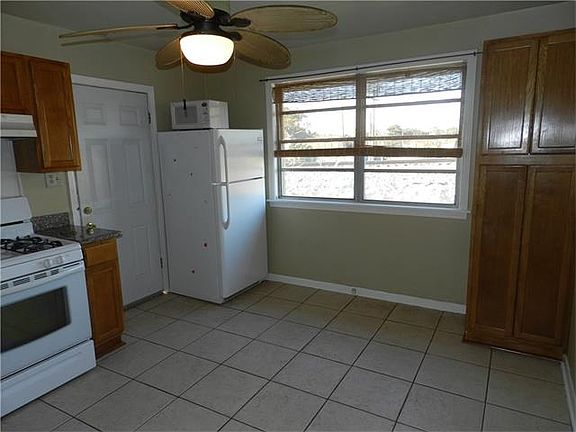3rd image of 5682 Marshall Foch St