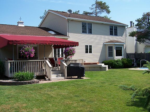 Backyard, deck w/ awning