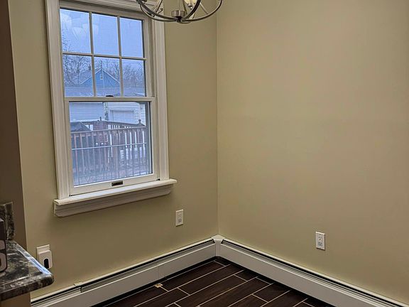 2nd image of 88-28 Gettysburg St #2