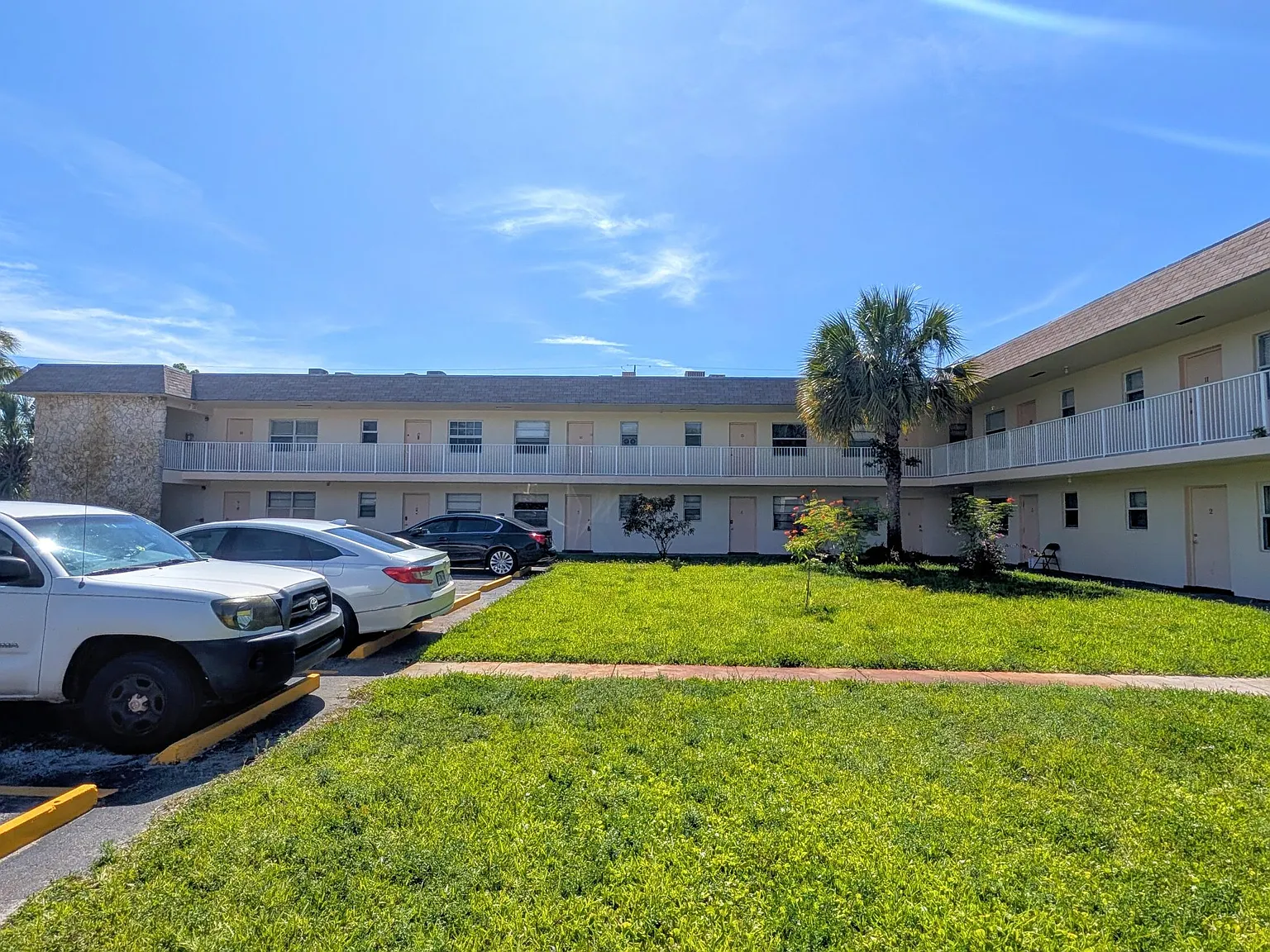1 bed, 1.0 bath, 573 sqft, $1,545 — Photo 2