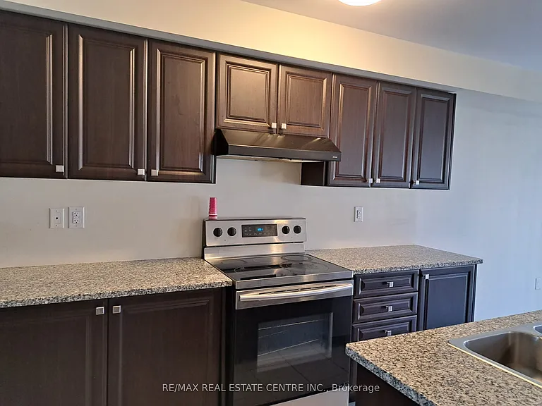 300 Bedrock Dr — Photo 6