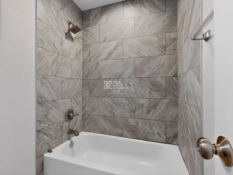 5838 Humbert Ave — Photo 32
