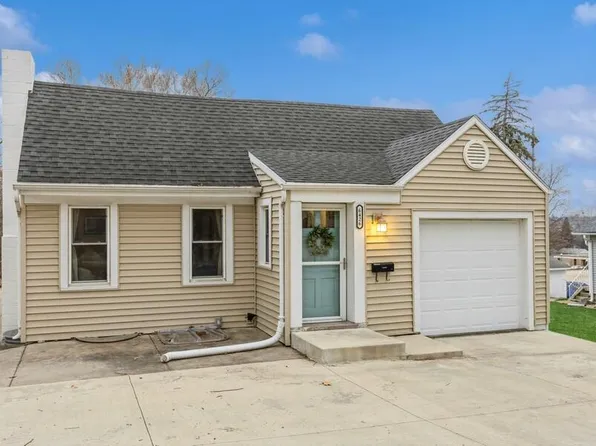 6426 University Ave, Windsor Heights, IA 50324