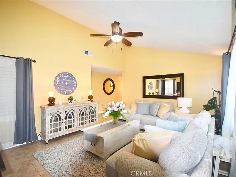 2224 S Anchor St — Photo 2