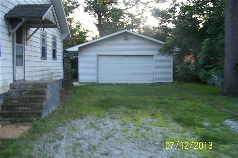 2nd image of 14710 Dewey St
