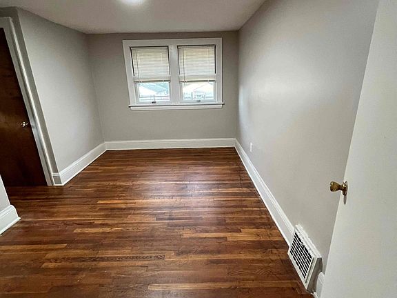 3rd image of 1054 Himelright Blvd
