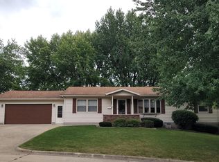 911 3rd Ave NE, Oelwein, IA 50662
