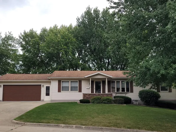 911 3rd Ave NE, Oelwein, IA 50662