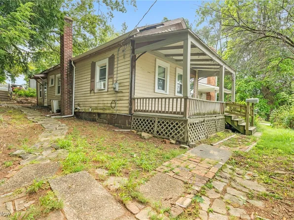 736 4th St NE, Massillon, OH 44646
