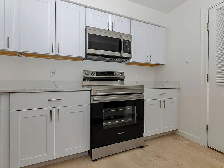 2720 N Beverly Ave — Photo 8