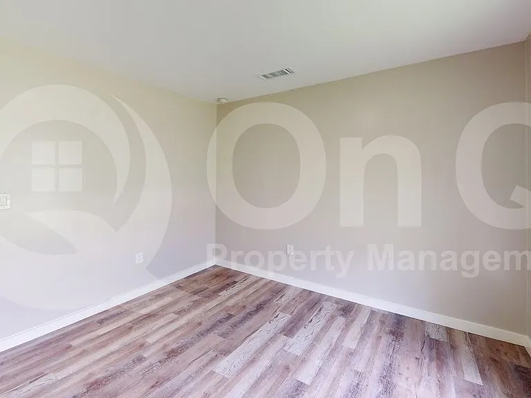 4320 Live Oak Dr — Photo 8
