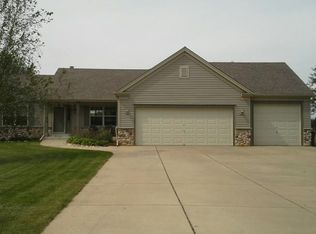 S93W35510 Canfield Ct, Eagle, WI 53119
