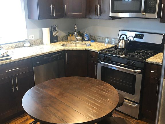 4th image of 1612 W Beach Ave