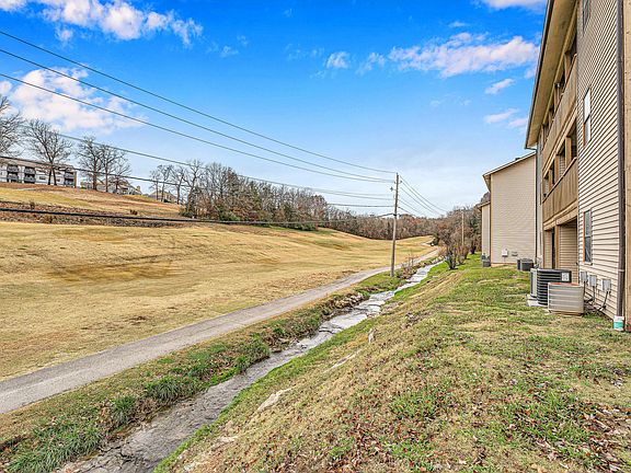 4th image of 264 Turnberry Drive #2 BLDG 17