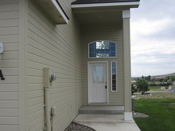 2nd image of 4537A Maple Ln