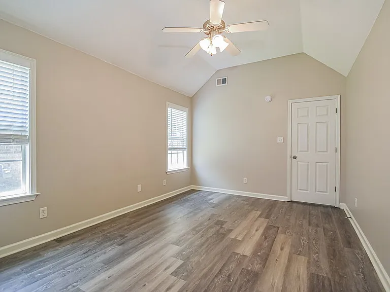 5746 Oakley Dr — Photo 9