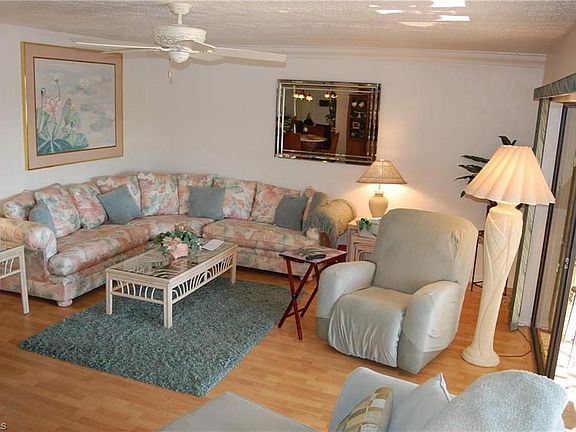 4th image of 3714 SE 12th Ave #103
