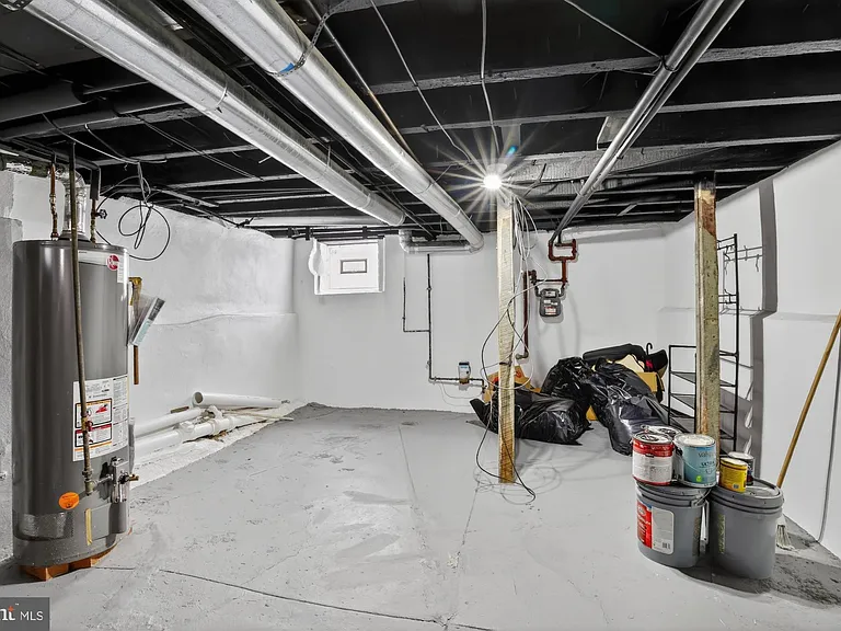 2319 E Somerset St — Photo 12